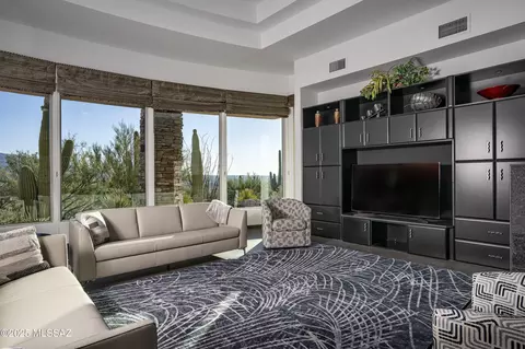 Living - 13251 E Saddlerock Rd, Tucson, AZ 85749 photo 2 of 3