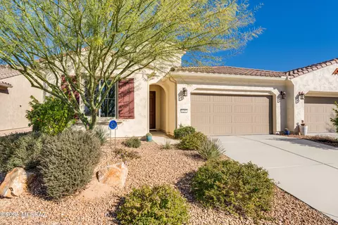 1297 E Basalt Dr, Green Valley, AZ 85614