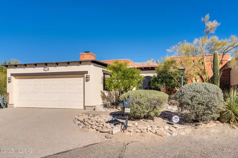 2551 E Cerrada Adelita, Tucson, AZ 85718