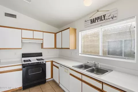 Kitchen - 8200 S Via Elemental, Tucson, AZ 85747 photo 2 of 2