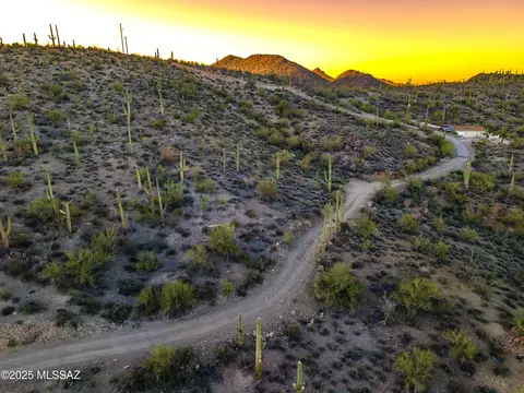 6880 W El Camino Del Cerro, Tucson, AZ 85745