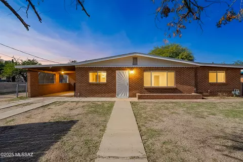 720 S Columbus Blvd, Tucson, AZ 85711