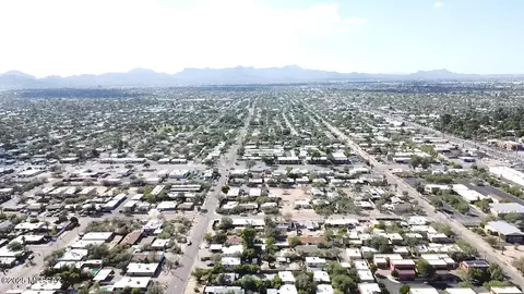 3213 E Blacklidge Dr, Tucson, AZ 85716