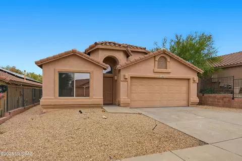 10827 S Lake Gambusi Dr, Vail, AZ 85641