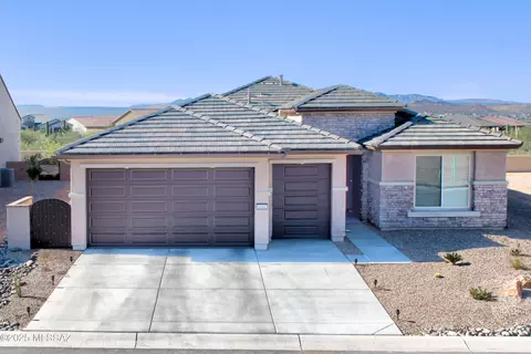 1915 N Banneker Ln, Green Valley, AZ 85614