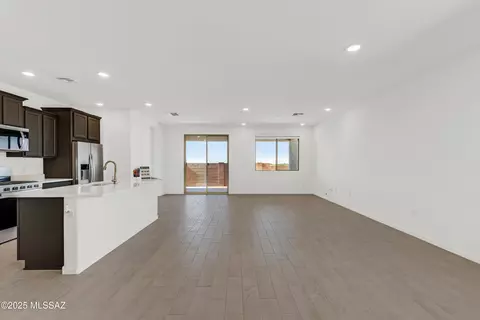Living - 10112 S Arnold Ranch Ct, Vail, AZ 85641 photo 2 of 3