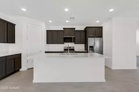 Kitchen - 10112 S Arnold Ranch Ct, Vail, AZ 85641 photo 1 of 1