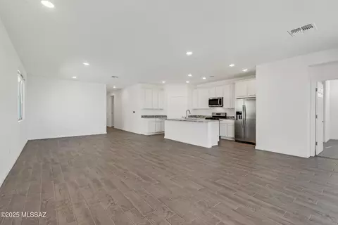 10104 S Arnold Ranch Ct, Vail, AZ 85641