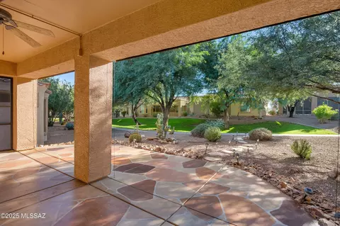 631 W Aspenwood St, Green Valley, AZ 85614