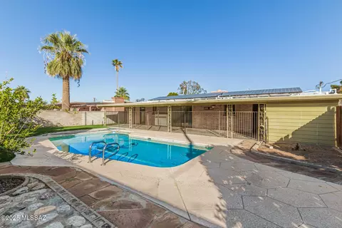 Exterior - 5322 E Hawthorne St, Tucson, AZ 85711 photo 5 of 7