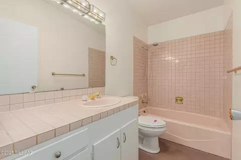 Bath - 5322 E Hawthorne St, Tucson, AZ 85711 photo 4 of 4