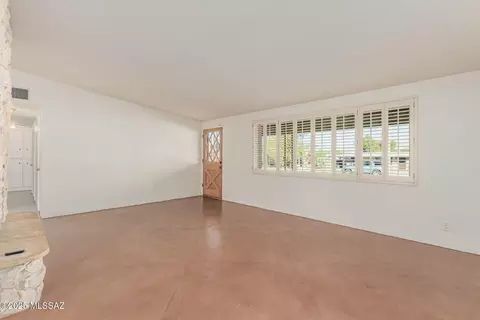 Living - 5322 E Hawthorne St, Tucson, AZ 85711 photo 2 of 9