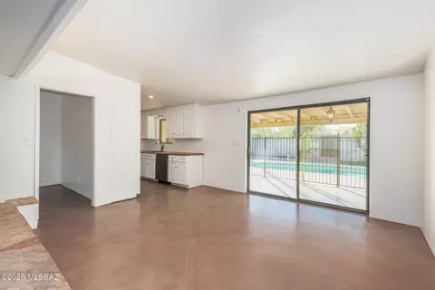 Living - 5322 E Hawthorne St, Tucson, AZ 85711 photo 8 of 9