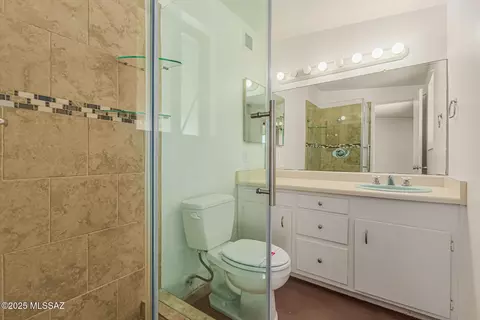 Bath - 5322 E Hawthorne St, Tucson, AZ 85711 photo 2 of 4