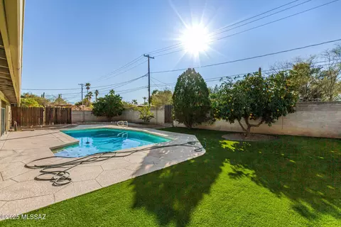 Exterior - 5322 E Hawthorne St, Tucson, AZ 85711 photo 3 of 7