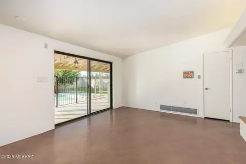 Living - 5322 E Hawthorne St, Tucson, AZ 85711 photo 7 of 9