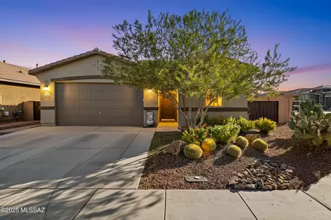 33013 S Expedition Ct, Red Rock, AZ 85145