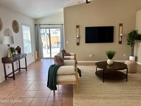 8000 W Mural Hill Dr, Tucson, AZ 85743