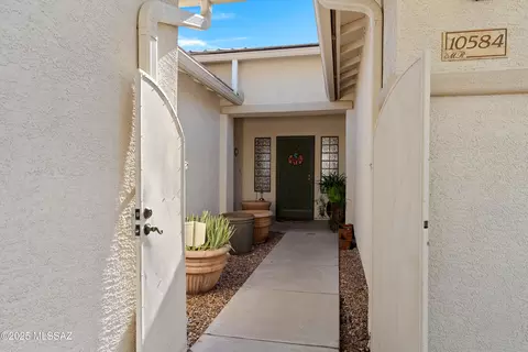 Entry Way - 10584 E Rose Hill St, Tucson, AZ 85747 photo 1 of 1