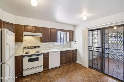 Kitchen - 4331 E Hampton Cir S, Tucson, AZ 85712 photo 1 of 3