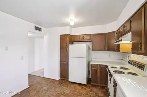 Kitchen - 4331 E Hampton Cir S, Tucson, AZ 85712 photo 3 of 3
