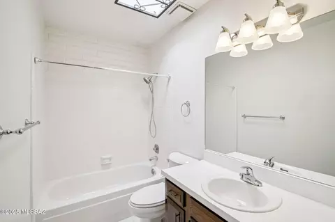 Bath - 4331 E Hampton Cir S, Tucson, AZ 85712 photo 3 of 3
