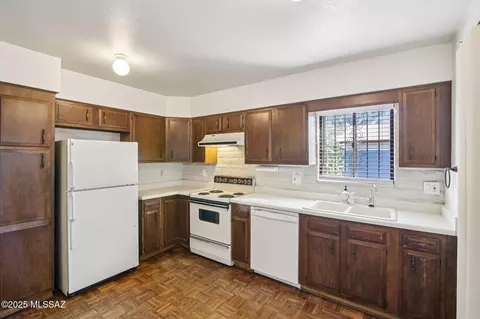 Kitchen - 4331 E Hampton Cir S, Tucson, AZ 85712 photo 2 of 3