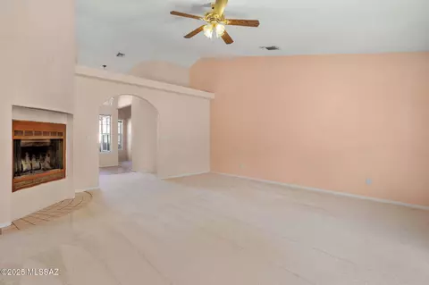 Living - 9960 E Covington St, Tucson, AZ 85748 photo 3 of 4