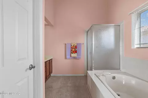 Bath - 9960 E Covington St, Tucson, AZ 85748 photo 2 of 3