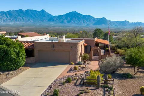 937 W Desert Hills Dr, Green Valley, AZ 85622