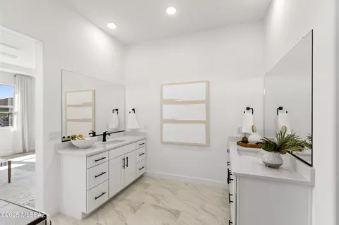 Bath - 12802 E Tortoise Pointe Dr, Vail, AZ 85641 photo 2 of 4