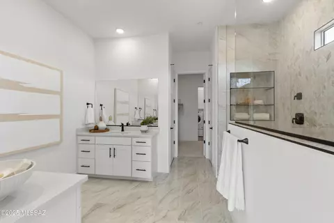 Bath - 12802 E Tortoise Pointe Dr, Vail, AZ 85641 photo 1 of 4