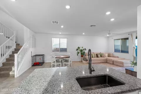 8166 S Soltero Mine Dr, Tucson, AZ 85747