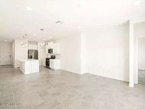 6917 W Sweetshade Ln, Tucson, AZ 85757 photo 2