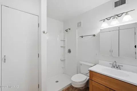 Bath - 852 S Stuart Pl, Tucson, AZ 85710 photo 1 of 4