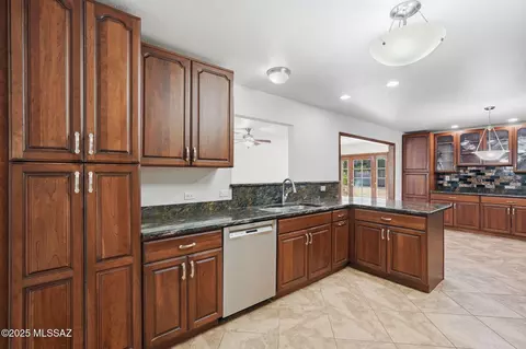 Kitchen - 852 S Stuart Pl, Tucson, AZ 85710 photo 5 of 5