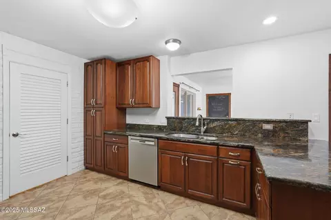 Kitchen - 852 S Stuart Pl, Tucson, AZ 85710 photo 4 of 5
