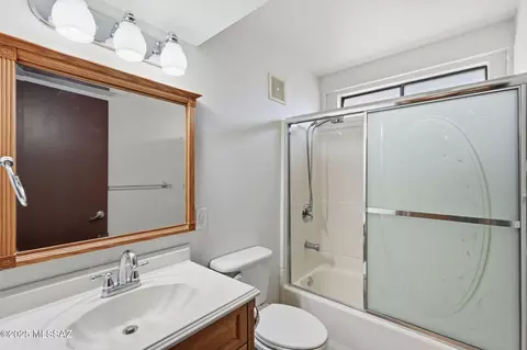 Bath - 852 S Stuart Pl, Tucson, AZ 85710 photo 2 of 4