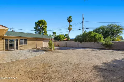 Exterior - 852 S Stuart Pl, Tucson, AZ 85710 photo 3 of 6