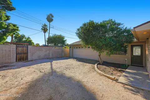 Exterior - 852 S Stuart Pl, Tucson, AZ 85710 photo 6 of 6