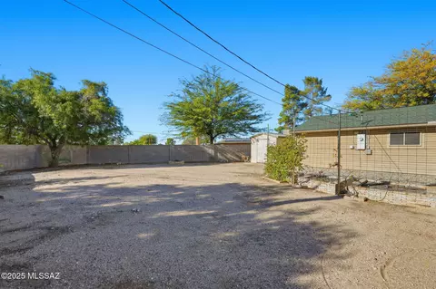 Exterior - 852 S Stuart Pl, Tucson, AZ 85710 photo 4 of 6