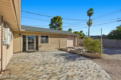 Exterior - 852 S Stuart Pl, Tucson, AZ 85710 photo 1 of 6