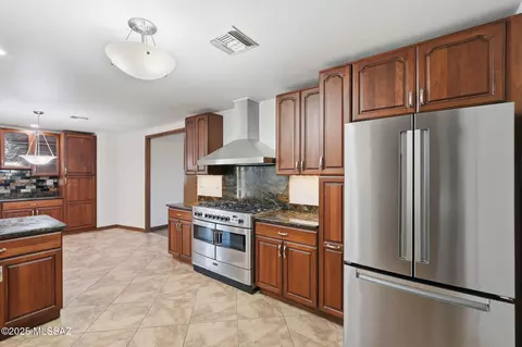 Kitchen - 852 S Stuart Pl, Tucson, AZ 85710 photo 2 of 5