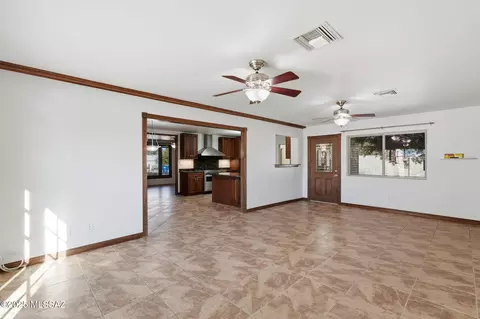 Living - 852 S Stuart Pl, Tucson, AZ 85710 photo 2 of 6
