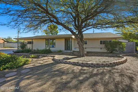 852 S Stuart Pl, Tucson, AZ 85710