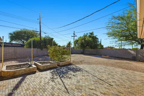 Exterior - 852 S Stuart Pl, Tucson, AZ 85710 photo 2 of 6
