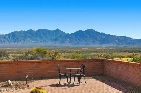 1461 W Hidden Crest Ct, Green Valley, AZ 85622