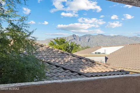 2550 E River Rd #5302, Tucson, AZ 85718