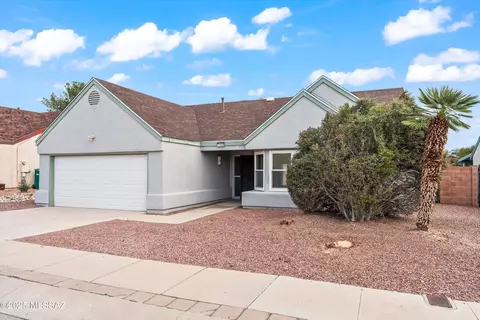 7848 N Roundstone Dr, Tucson, AZ 85741