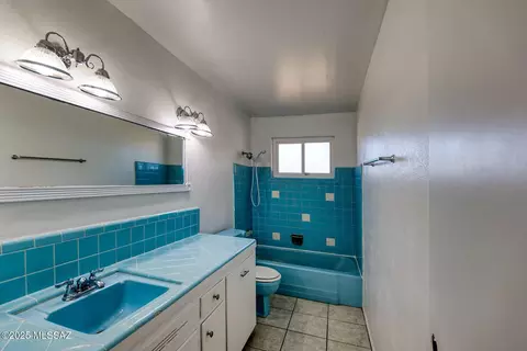 Bath - 885 S Post Rd, Benson, AZ 85602 photo 1 of 2